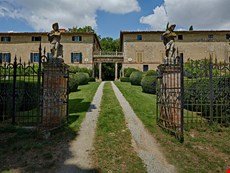 Photo of Large Estate with Historic Villa and Two Farmhouses for a Large Group 