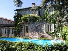 Photo of Charming Villa in Tuscany On the Edge of an Authentic Hill Town