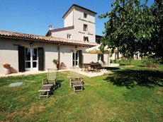 Photo of Lake Garda Villa Rental with Shared Pool near Peschiera del Garda