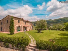 Photo of Beautiful Hilltop Villa in Tuscany with Spectacular Views