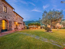 Photo of Beautiful Hilltop Villa in Tuscany with Spectacular Views
