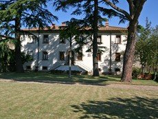 Photo of Large Villa with a Private Pool in Tuscany Near a Train to Arezzo