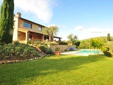 Photo of Farmhouse in the Chianti Region Near Certaldo