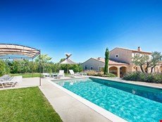 Photo 2 of Reviews of Bright and Spacious Villa in Provence Near St Remy