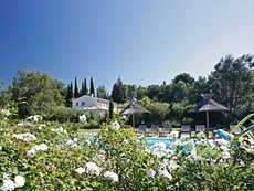 Photo of Family-Friendly Villa with Pool and Walking Distance to St Remy