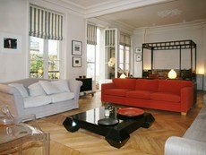 Photo of Family-Friendly Paris Apartment Near Louvre and Tuileries 
