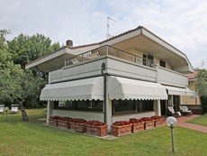 Photo of Beautiful Villa with Pool Near Lake Garda and a Charming Town 