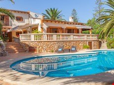 Photo of Mallorca charming villa with pool near beach, town and good restaurants.