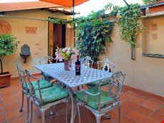 Photo of Modern Rome Apartment steps away from major historic sites, restaurants and shops 