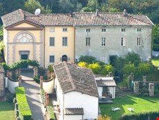 Photo of Luxury Villa in Tuscany Accessible to the Coast and the Cinque Terre